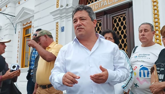 Trece regidores solicitaron al ente electoral que suspenda las credenciales del burgomaestre de Trujillo, Arturo Fernández, y proclame en el cargo al regidor Mario Reyna.