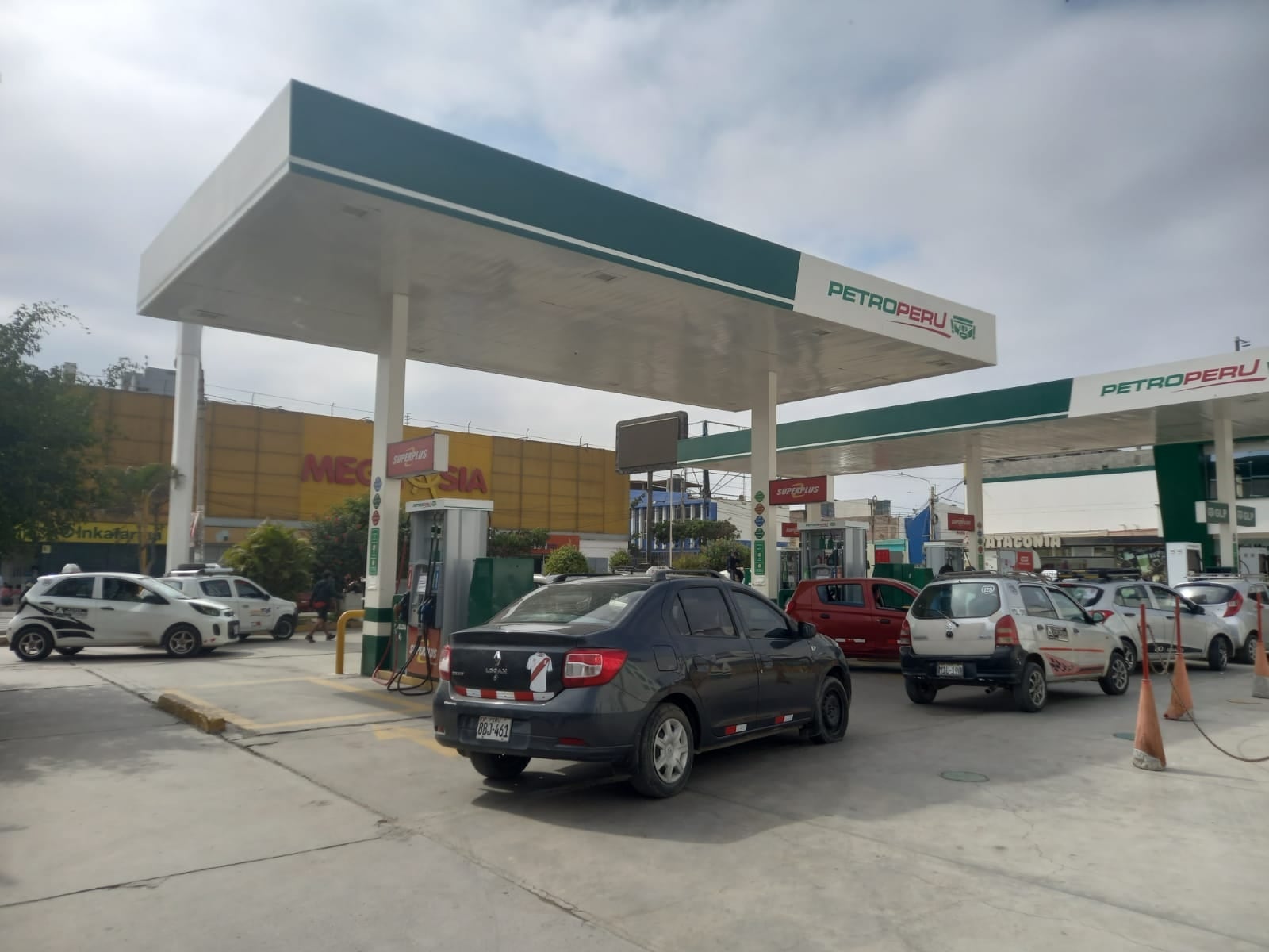 Exigen fiscalización de estaciones de servicio de combustible.