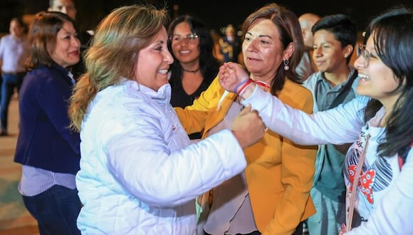 Dina Boluarte regresa a Perú acompañada de 25 connacionales evacuados de Israel