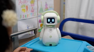 EsSalud implementa robot con inteligencia artificial para acompañar a niños con cáncer en el Rebagliati