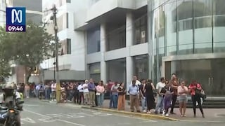 Largas filas se forman en sede del RENIEC de Miraflores a semanas de los comicios