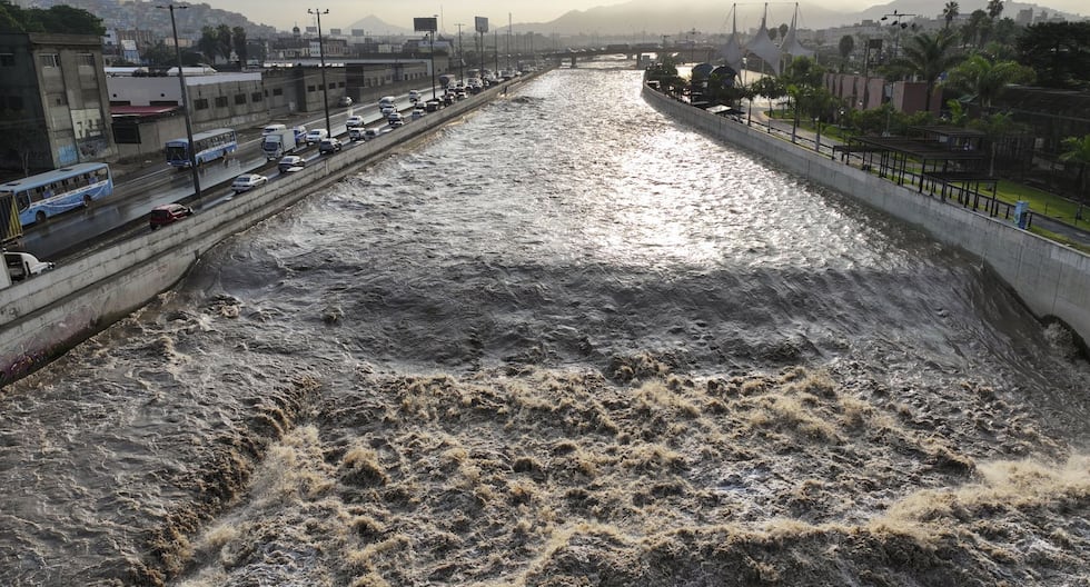 Río Rímac aumenta su caudal por lluvias: Senamhi alerta más ...