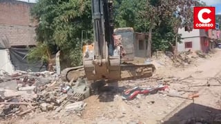 Perené: Desalojan y demuelen viviendas en terrenos considerados de riesgo