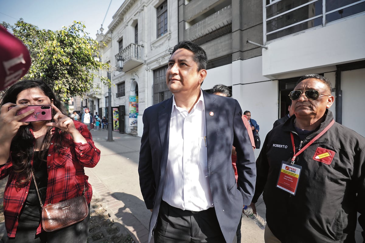Lima 5 de noviembre del 2022
Vladimir Cerròn convoca a alcaldes, primeros regidores y secretarios regionales electos de Peru libre.
fotos Britanie Arroyo Dueñaz