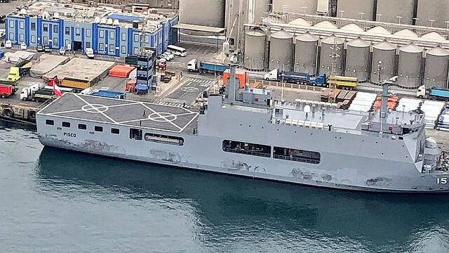 Marina de Guerra llegó a puerto de Matarani con ayuda humanitaria