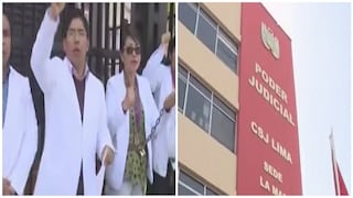 Médicos peruanos que estudiaron en Venezuela se encadenan en sede del Poder Judicial (VIDEO)