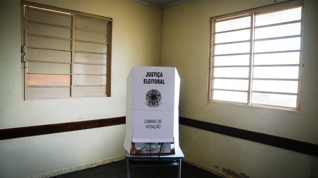 Abren los colegios electorales para las presidenciales en Brasil