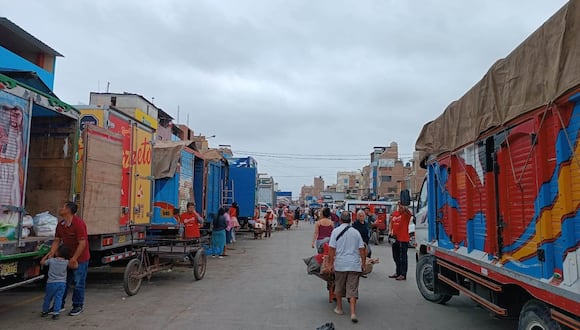 Los camiones descargaron sin contratiempos en los mercados La Hermelinda y exMayorista. Los comerciantes aseguran que todo funciona sin problemas.