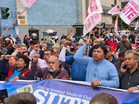 Docentes del Sutep salen a las calles en protesta por beneficios laborales