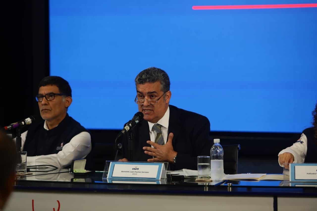 Bernardo Pachas reconoció errores en la logística electoral del 12 de abril y señaló que se investigan responsabilidades internas. (Fotos: Lenin Tadeo/GEC)