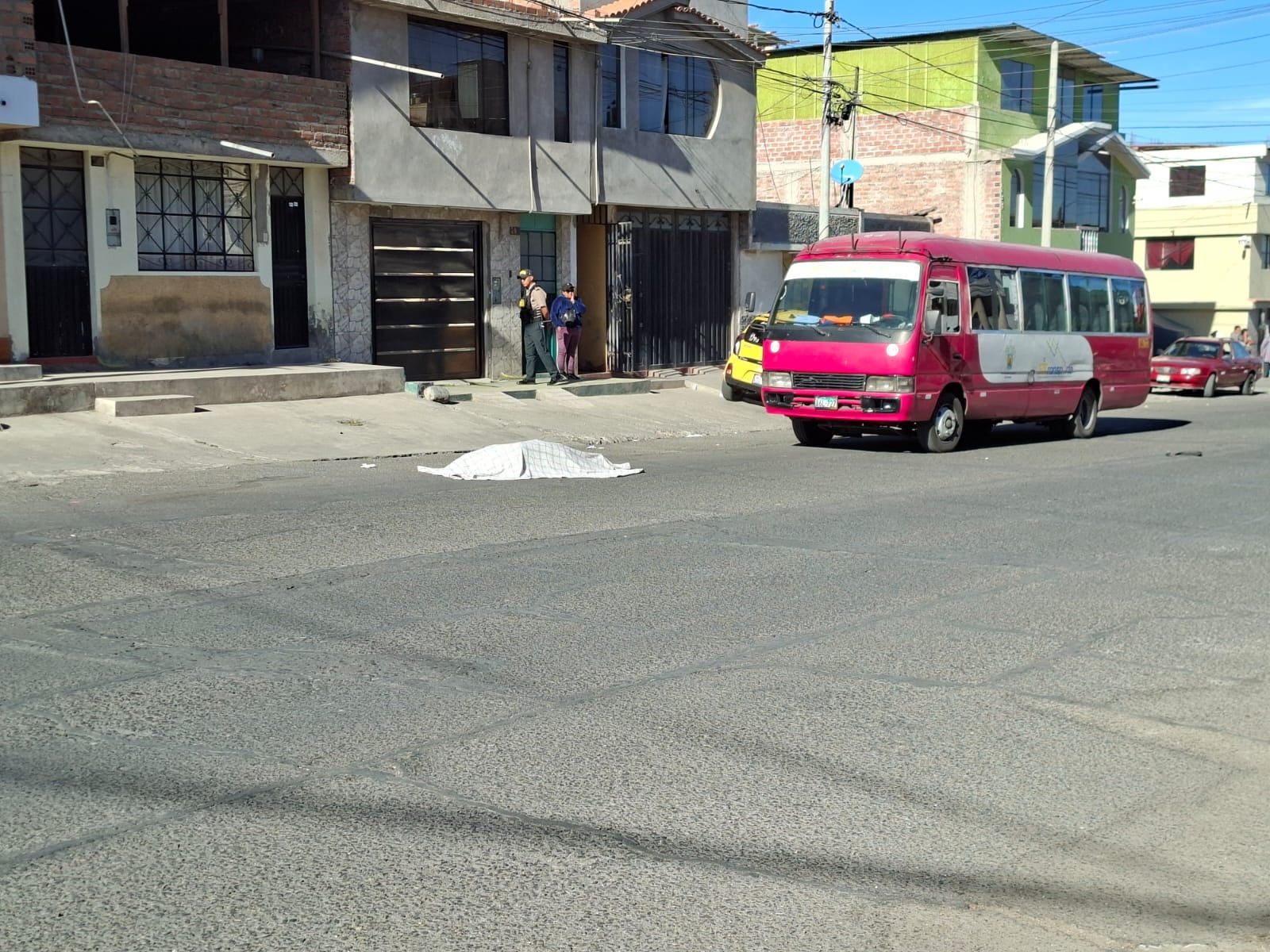 Bus atropella a anciana que cargaba leña y muere en Arequipa (Foto: Yunsu Pariapaza/@photo.gec)