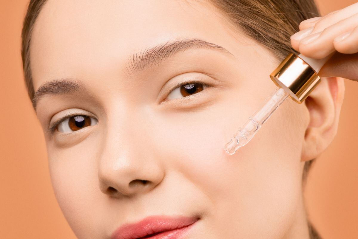 Hay sérums que combinan ciencia y naturaleza para tratar arrugas, deshidratación, pérdida de firmeza y falta de luminosidad. (Foto: Shiny Diamond / Pexels)