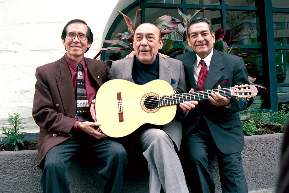 Durante los cinco años que duró el programa, obtuvo varios premios como mejor programa criollo. En 1996 fue llamado por el entonces ministro de Educación, para crear un programa diario de música criolla al cual lo llamaron 'Mediodía Criollo' y después de meses de reuniones y ensayos, el programa fue lanzado al aire en febrero de 1997. En el 2002 participó en el encuentro titulado 'Guitarras Peruanas' al lado de Oscar Avilés y Rafael Amaranto, dos de los más notables guitarristas de todos los tiempos. Diez años después emprendió una gira nacional.