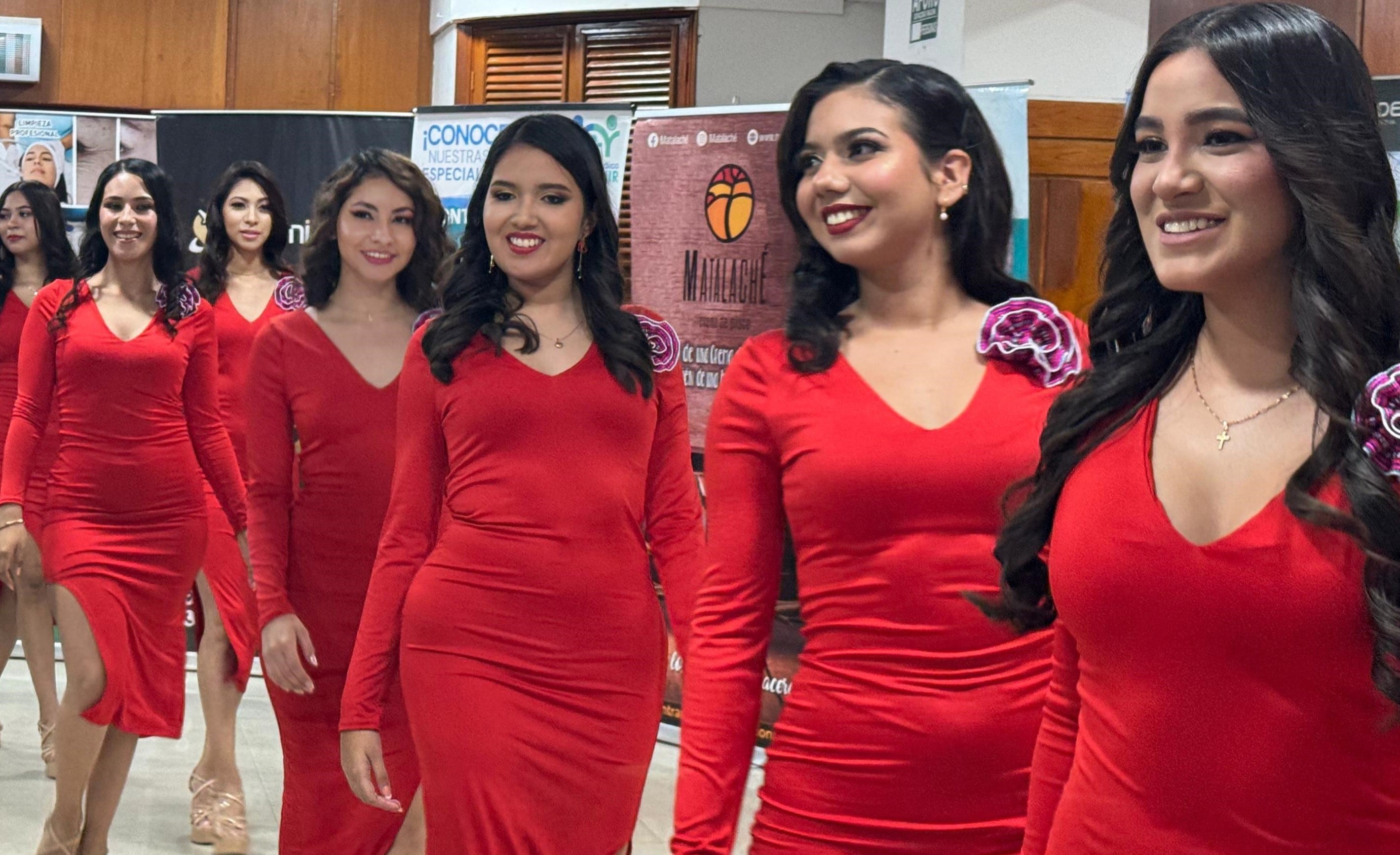 Convocan a jovencitas y damas al casting a futuras candidatas.