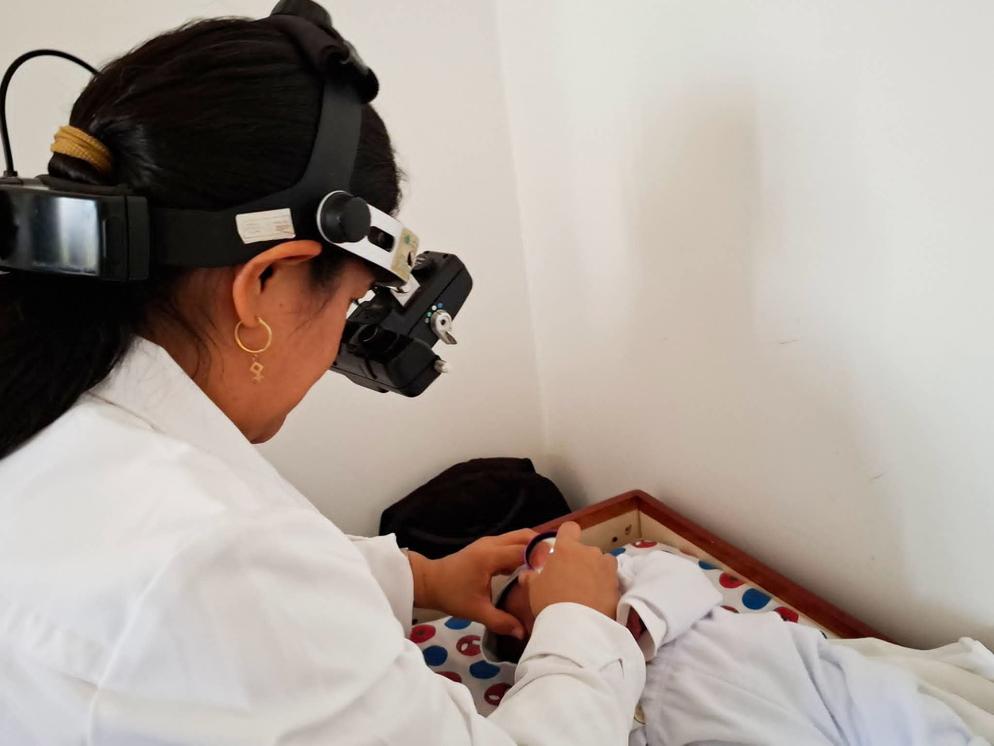 Hospital de Especialidades III-1 de Sullana capacitó a personal médico para proteger la salud visual neonatal