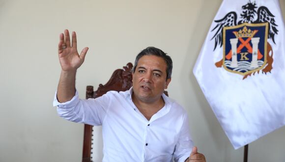 Ética resolverá en 30 días la solicitud que busca sacar del partido al alcalde de Trujillo. Dirigencia, en tanto, afilió a regidor Mario Reyna.
