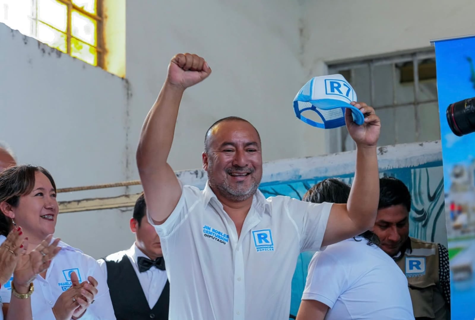 Jin Robles, de Renovación Popular, visitó El Salvador y recogió experiencias.