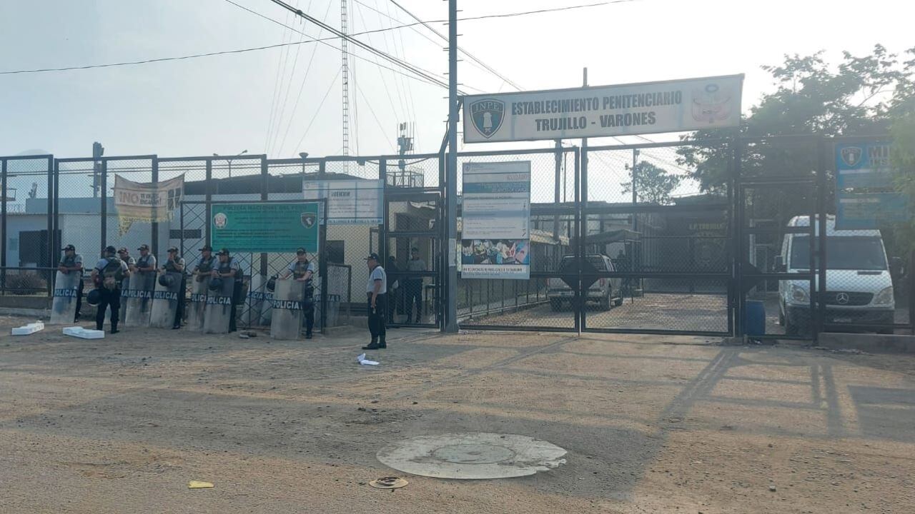 Iniciativa legislativa de Diego Bazán busca acelerar la ‘lanchada’ de peligrosos presos de Trujillo a cárceles alejadas de la ciudad.