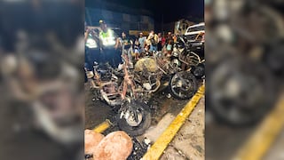 Arequipa: Incendio reduce a chatarra 3 motos frente a entidad bancaria en Camaná