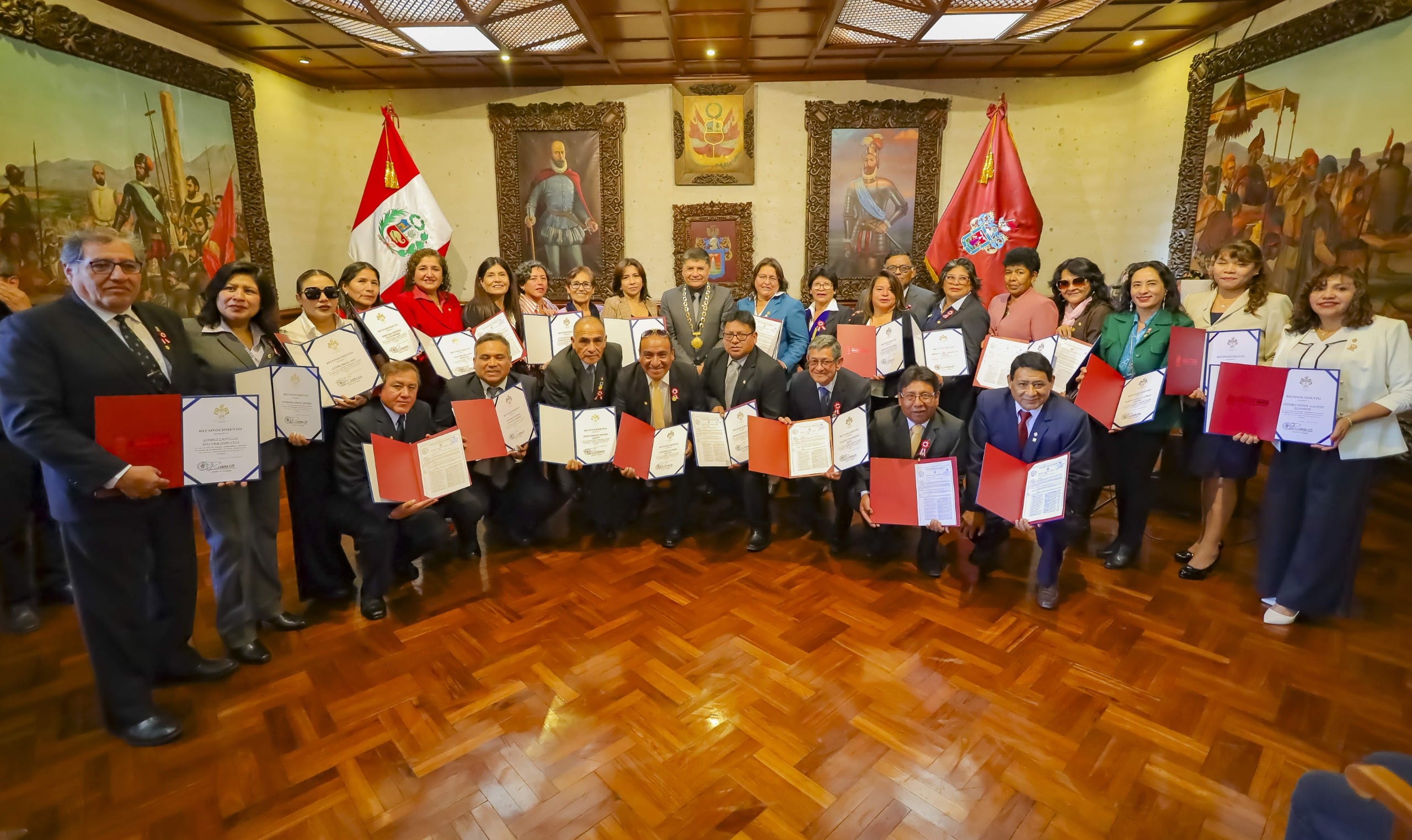 Reconocimiento a docentes de Arequipa por sus años de servicio. Foto: Difusión.