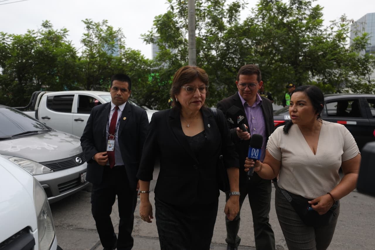 Espinoza cuestionó la actuación del Tribunal Constitucional y afirmó que su defensa se sustenta en el marco legal. Fotos: Antonio Melgarejo/ @photo.gec