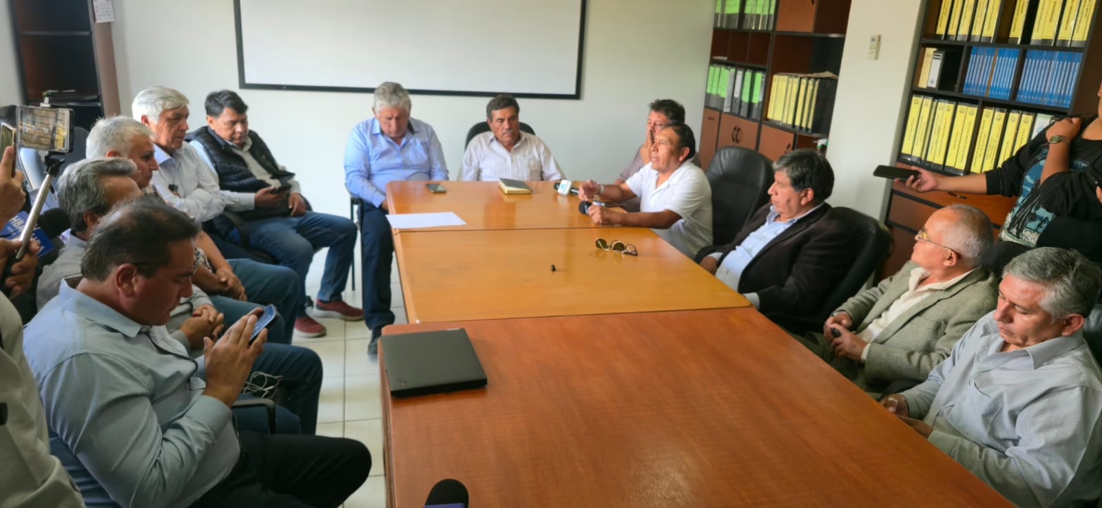 Transportistas de carga y mercancía, de buses interprovinciales se reunieron para pedir mayor orden en tránsito (Foto: Omar Cruz)