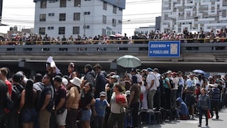 Cientos de personas continúan llegando a la avenida Brasil para la Gran Parada y Desfile Cívico Militar (GALERÍA)