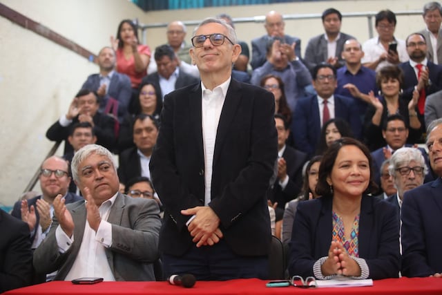 Roberto Sánchez presenta a su equipo técnico y asegura que gobernará con el nuevo plan de consenso (Fotos: Diana Marcelo/GEC)