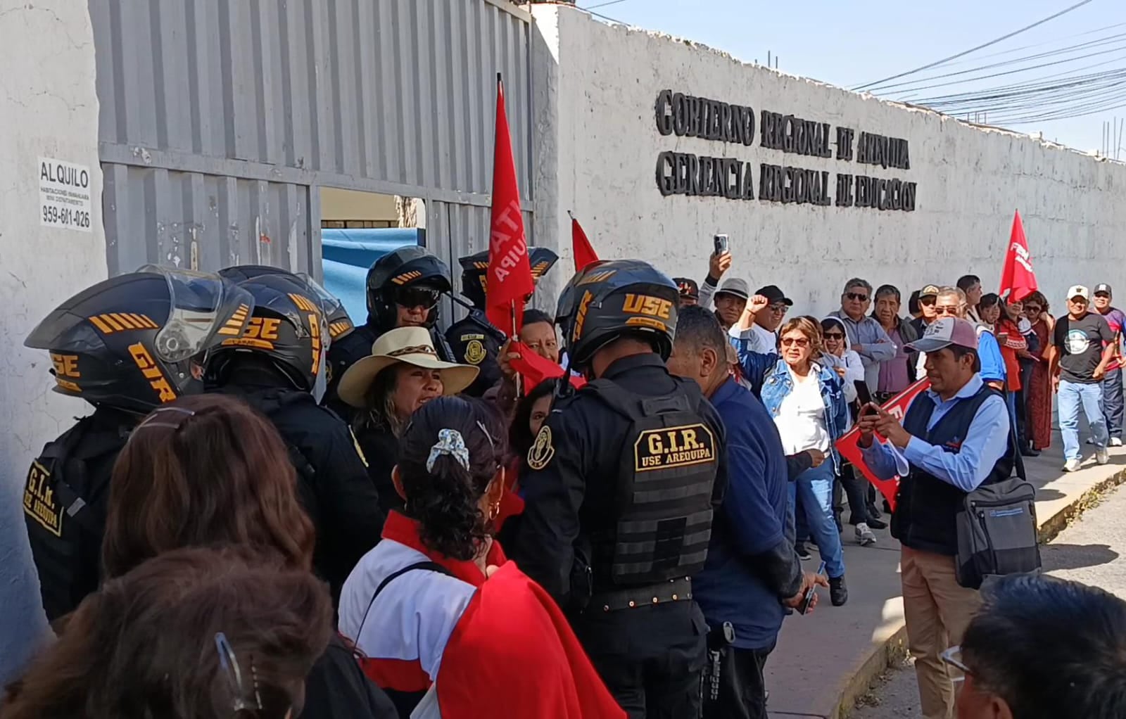 Protesta en la Gerencia Regional de Educación de Arequipa. Foto: Nelly Hancco/GEC.