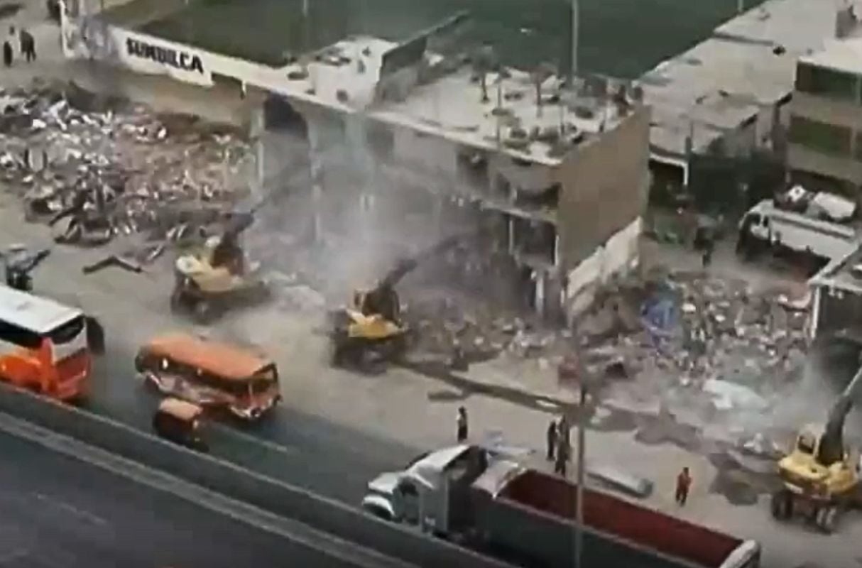 La Municipalidad de Puente Piedra ejecuta operativos para liberar áreas destinadas a vías auxiliares. (Foto: Captura de video / Canal N)