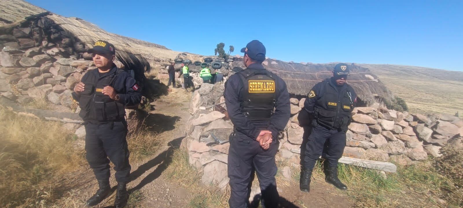 Los policías de sección especializada y el fiscal de turno se constituyeron en el fundo donde realizaron el levantamiento del cadáver y recogieron las evidencias.