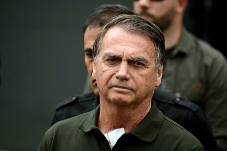 Jair Bolsonaro mejora parcialmente tras su hospitalización por anemia y problemas renales