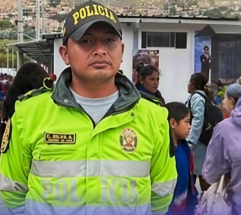 Según información preliminar, el suboficial de segunda Alonso Silva Díaz habría inhalado gases tóxicos en el interior de una galería minera. El caso es materia de investigación.