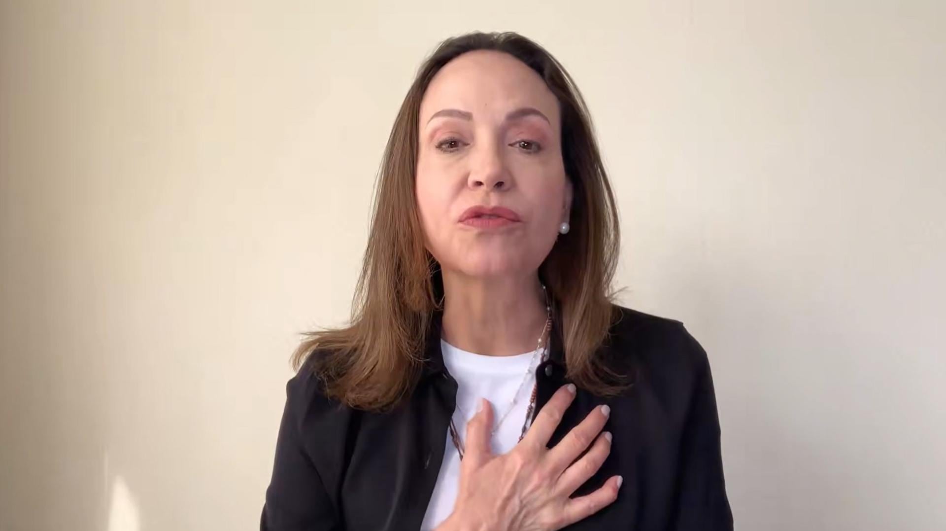 María Corina Machado en una imagen de video donde denunció que el Gobierno de Venezuela cerró el espacio aéreo comercial para impedir su regreso al país desde Panamá. (EFE/ @MariaCorinaYA).