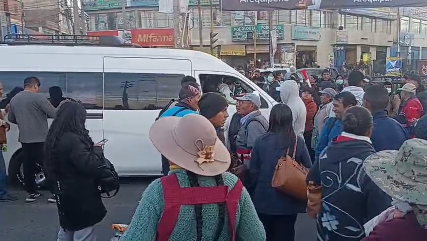 Transporte informal aprovecha para cobrar pasaje elevado ante falta de buses en Arequipa