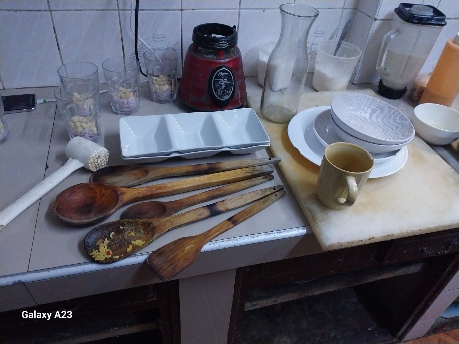 Utensilios usados para preparar los alimentos se encontraban en pésimo estado.