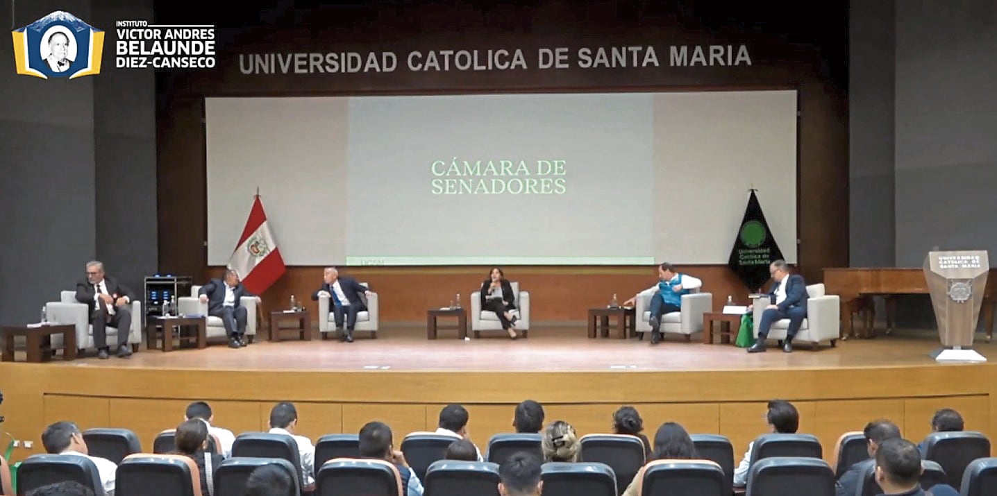 Candidatos al Senado participan también en “Decisiones que transforman el futuro”, realizado en la UCSM. Foto: Instituto V. A. B. DC.