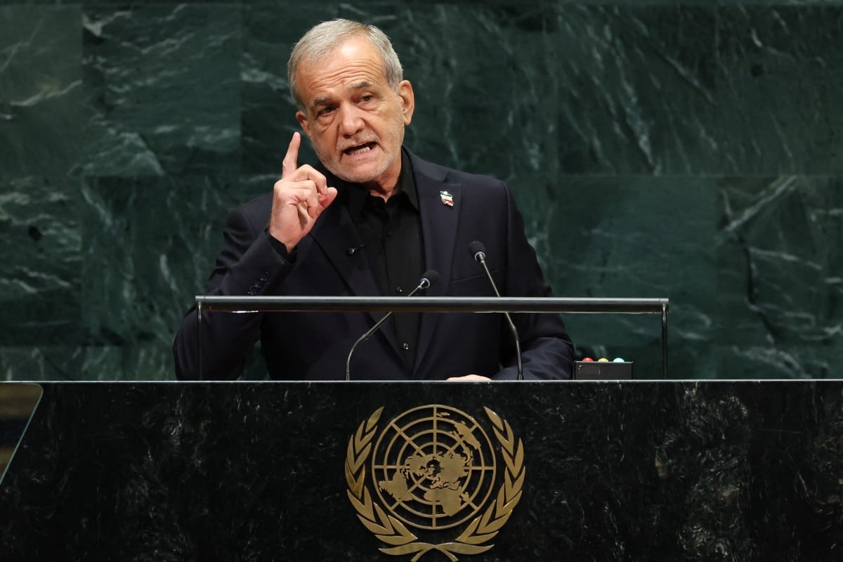 Masud Pezeshkian, presidente de Irán, respondió desde la Asamblea General de la ONU a las amenazas de Donald Trump y afirmó que Teherán no se someterá a la presión de Estados Unidos. (Photo by TIMOTHY A. CLARY / AFP)