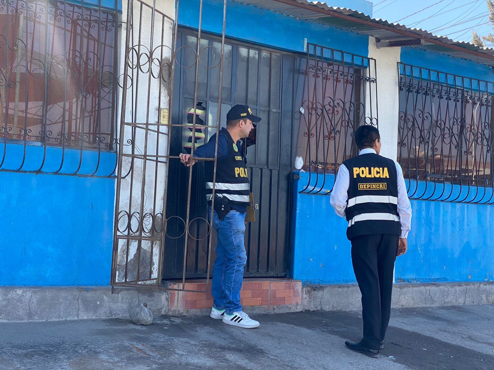 Policía investiga el asesinato de un hombre en una pollada. (Foto: Omar Cruz)