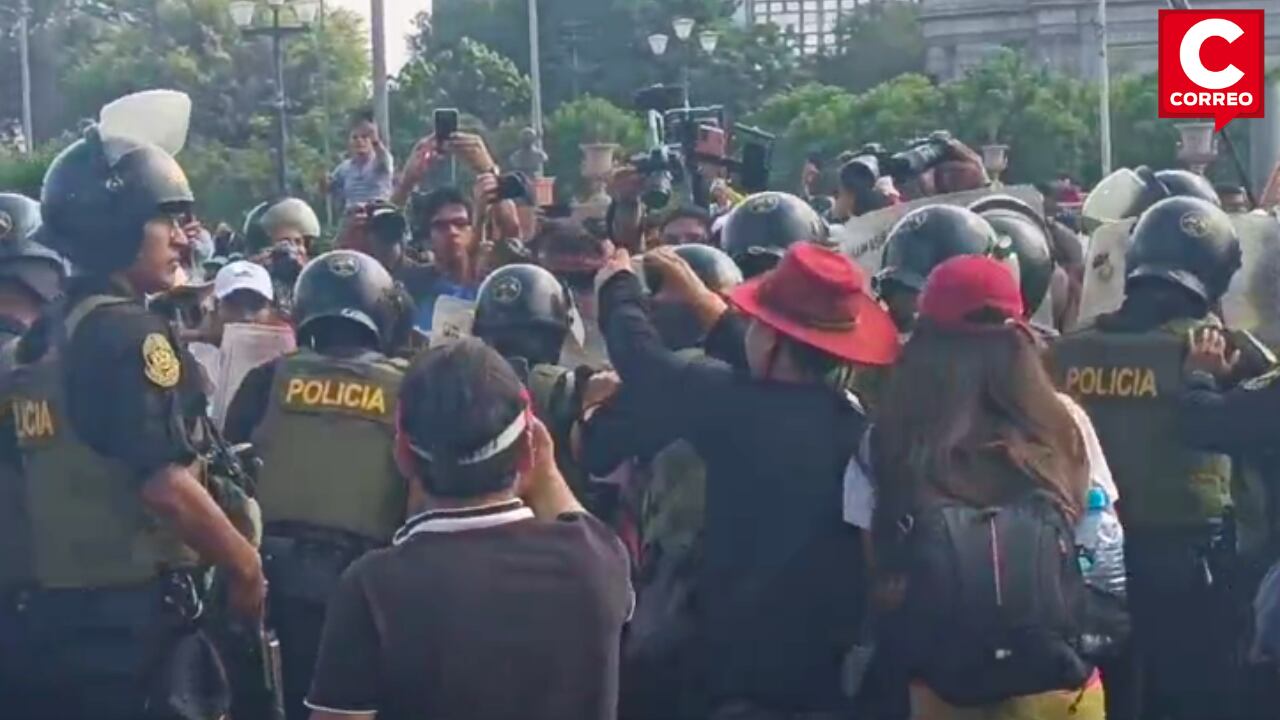Manifestantes y policías se enfrentan en los exteriores del Palacio de Justicia