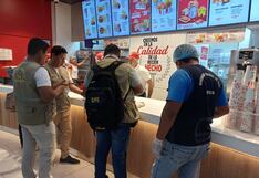 Multan y clausuran locales de comida de un centro comercial en Piura