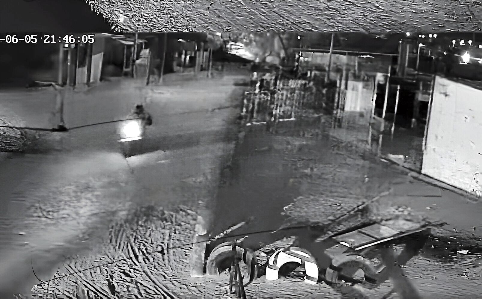 Las autoridades analizan los videos de seguridad para identificar a los dos delincuentes que dispararon contra el joven comerciante, quien fue asesinado en la puerta de su casa