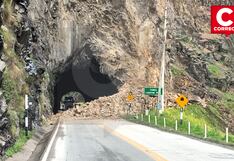 Derrumbe de rocas y tierra bloquea la Carretera Central
