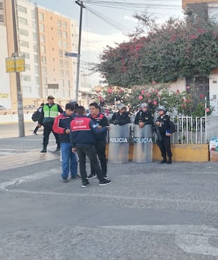 SUTRAN y municipios clausuran dos terminales informales en Arequipa. (Foto: Fanny Arotaipe/@photo.gec)