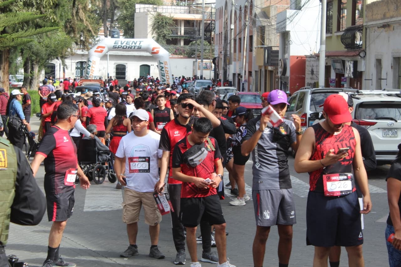 Carrera Rojinegra 5k por el aniversario del FBC Melgar. (Foto: Álvaro Figueroa/@photo.gec)