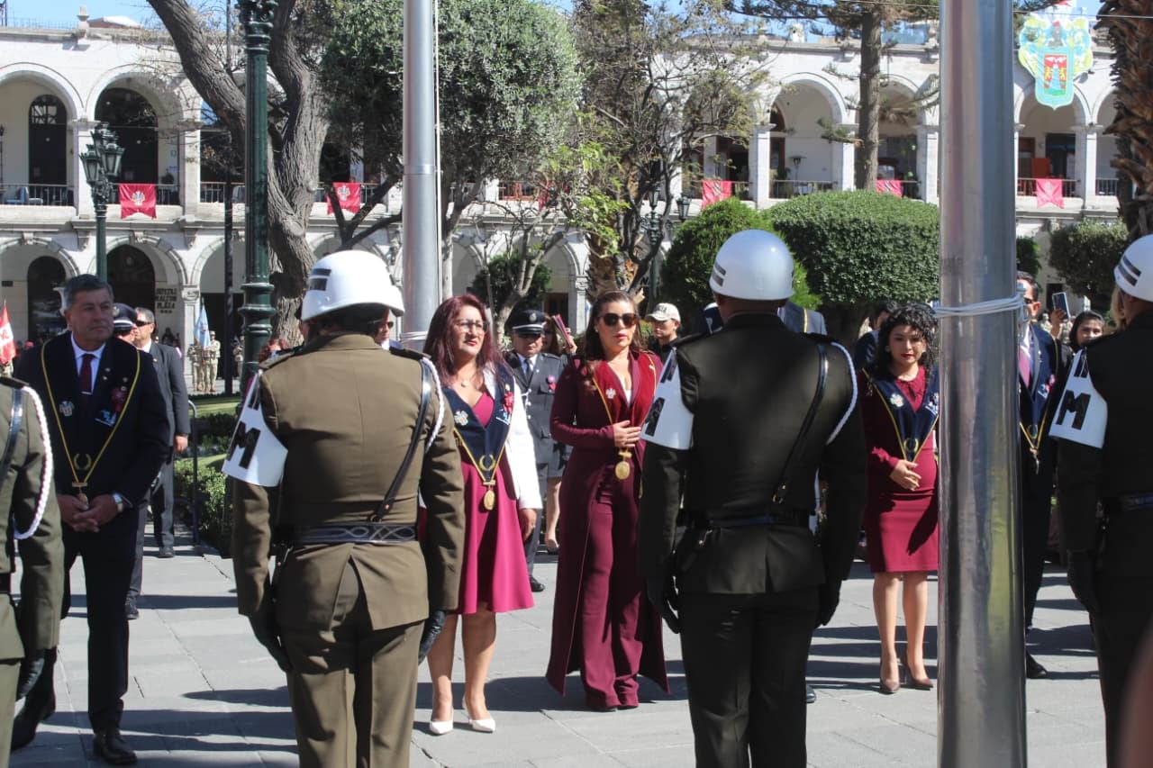 Izamiento por el 486° Aniversario de Arequipa. (Foto: Yunsu Pariapaza/@photo.gec)