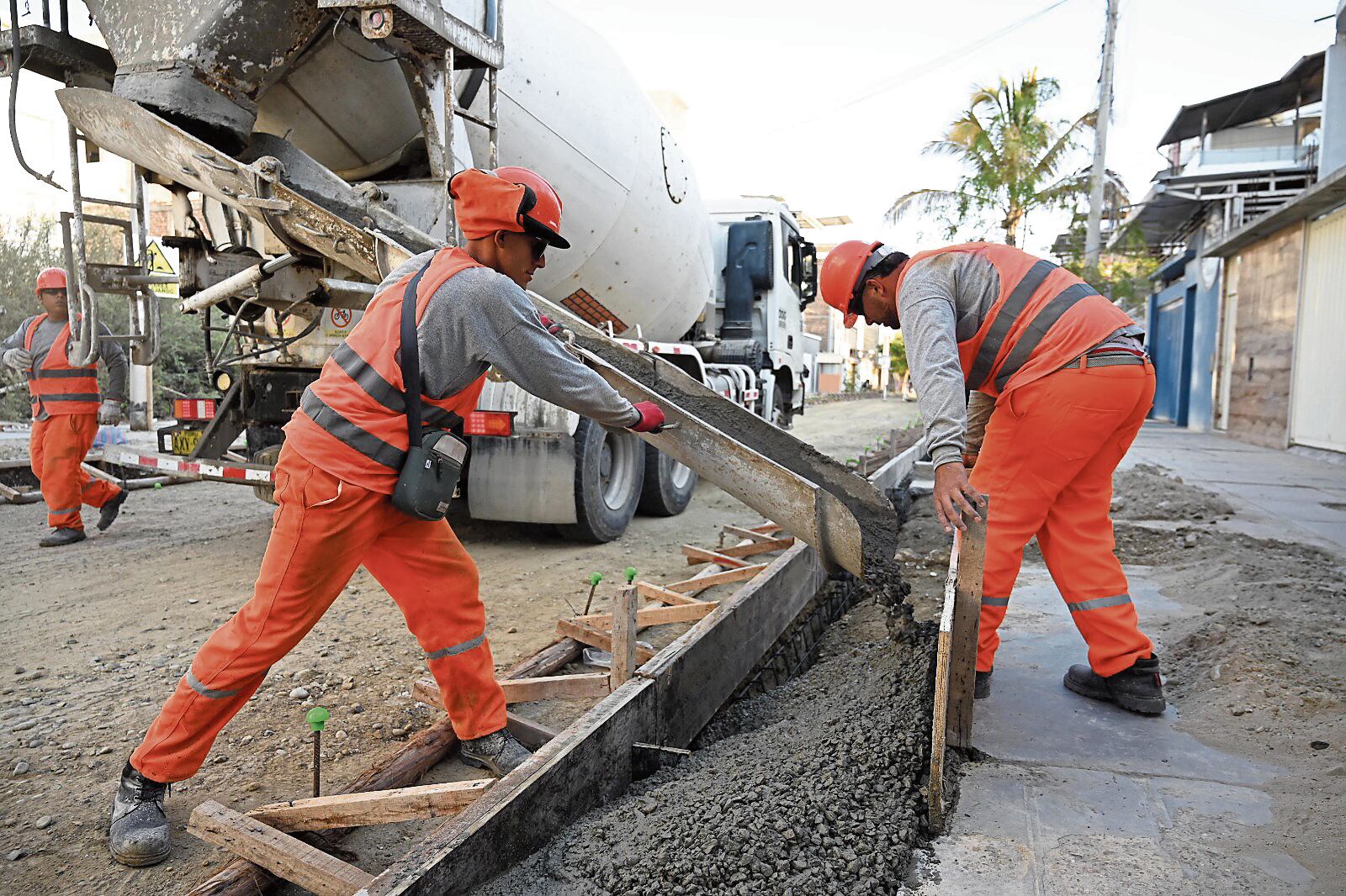La comuna de Piura inició el trabajo en las avenidas Las Palmeras, Las Casuarinas, Las Gardenias y calle Los Manzanos