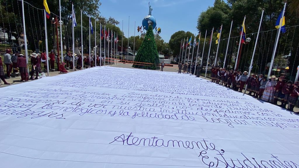 Niñas adoptaron estrategia para que gobernador los escuche (Foto: GEC)