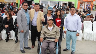 Entregan 50 sillas a personas con discapacidad en Laredo 