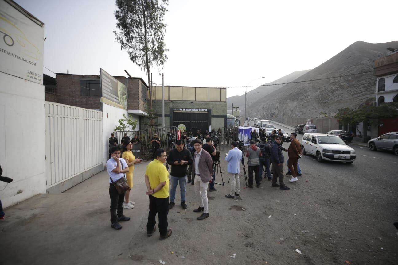 Exteriores del penal barbadillo: TC ordena liberación de Alberto Fujimori. Foto: César Bueno @photo.gec